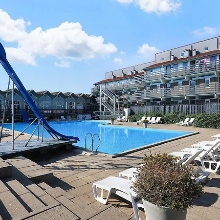 Lejlighed In With Swimming Pool *